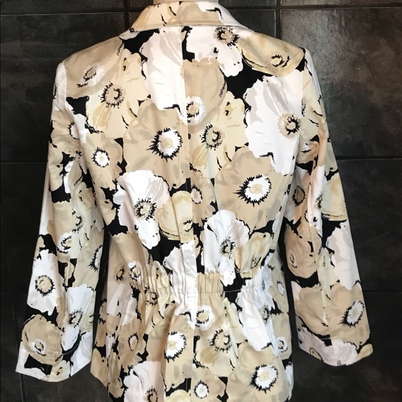 NEW Beautiful Joan Rivers Floral Blazer-Size 4 - Picture 2 of 3